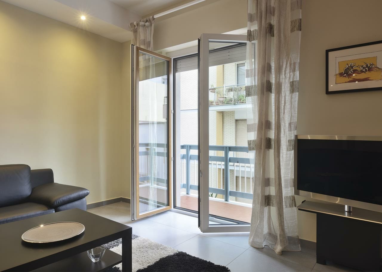 inobili-viscontehp-portafinestra-2ante-bicolore-bianco-rovere inobili-viscontehp-portafinestra-2ante-bicolore-bianco-rovere